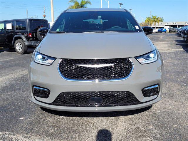 new 2025 Chrysler Pacifica car, priced at $38,984
