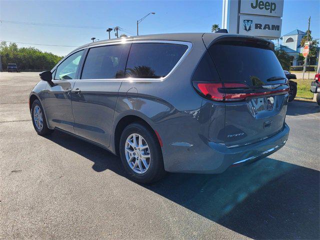 new 2025 Chrysler Pacifica car, priced at $38,984