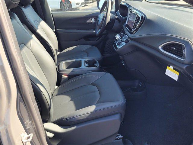 new 2025 Chrysler Pacifica car, priced at $38,984