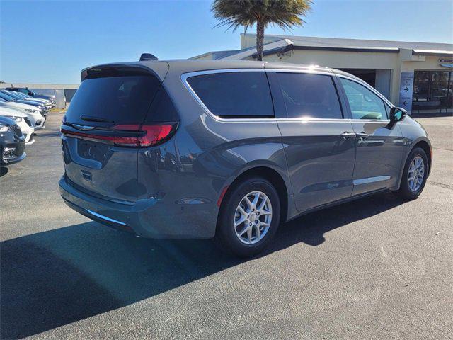 new 2025 Chrysler Pacifica car, priced at $38,984