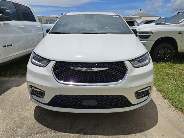 new 2025 Chrysler Pacifica car, priced at $39,984