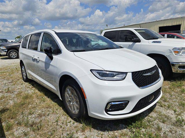 new 2025 Chrysler Pacifica car, priced at $38,984
