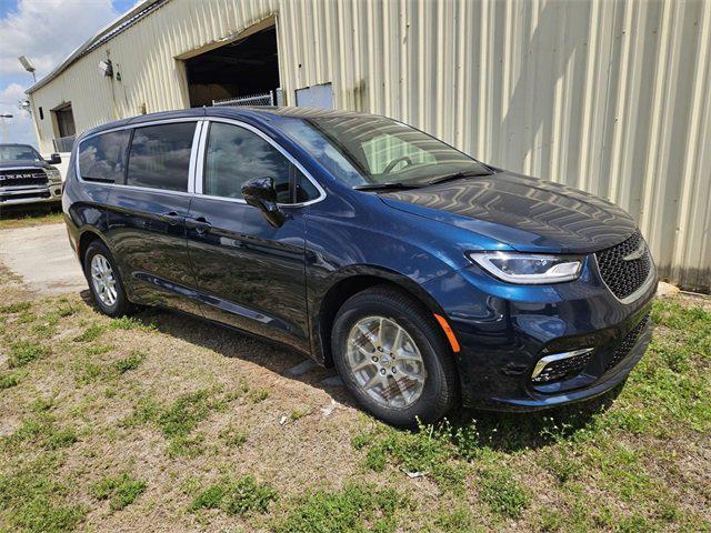 new 2025 Chrysler Pacifica car, priced at $39,484