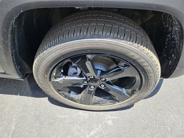 new 2024 Jeep Grand Cherokee car, priced at $40,984