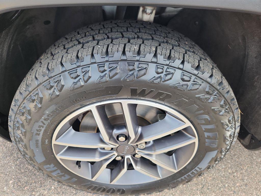 used 2021 Jeep Grand Cherokee car, priced at $23,789