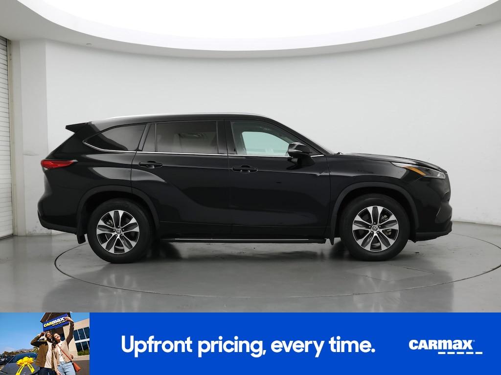 used 2021 Toyota Highlander car, priced at $34,998