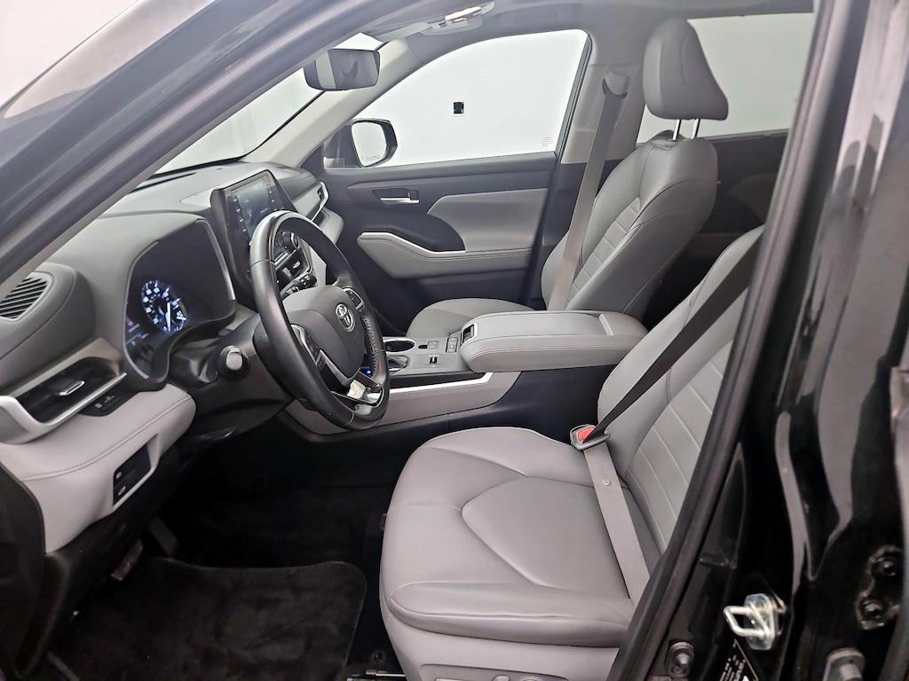 used 2021 Toyota Highlander car, priced at $34,998