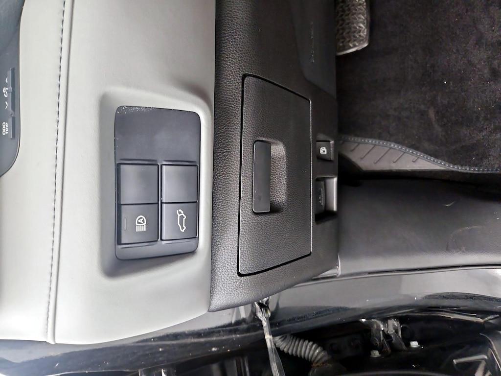 used 2021 Toyota Highlander car, priced at $34,998