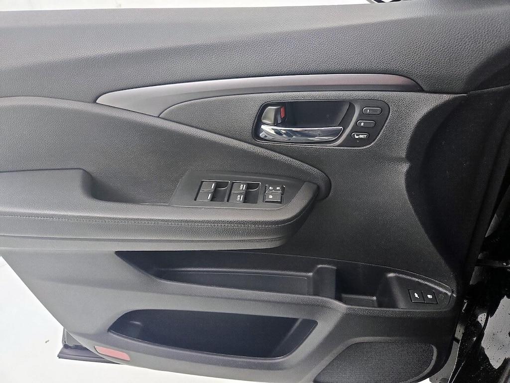 used 2022 Honda Pilot car, priced at $29,998