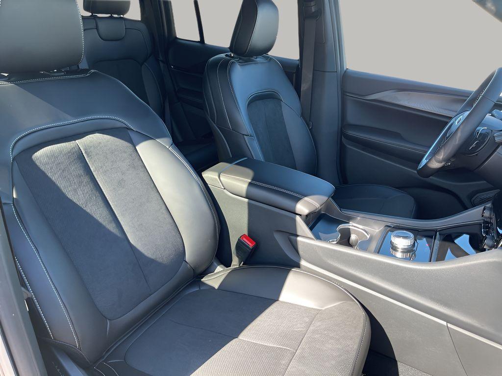 new 2025 Jeep Grand Cherokee car, priced at $37,845