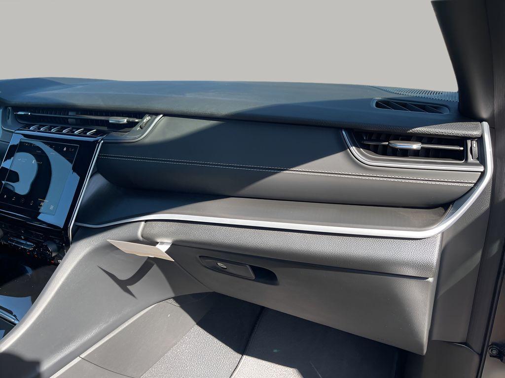 new 2025 Jeep Grand Cherokee car, priced at $37,845