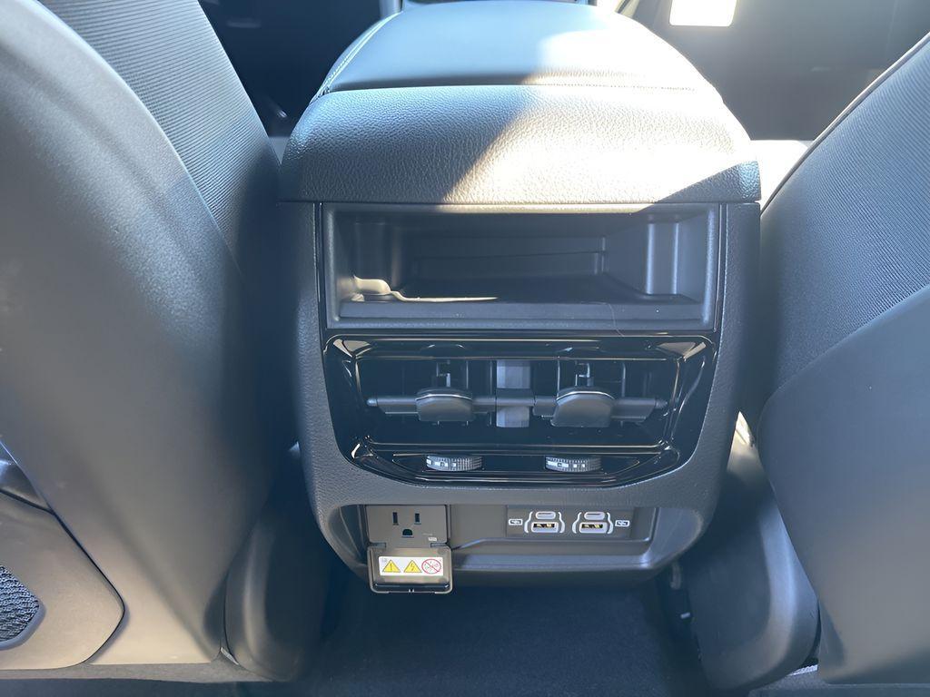 new 2025 Jeep Grand Cherokee car, priced at $37,845