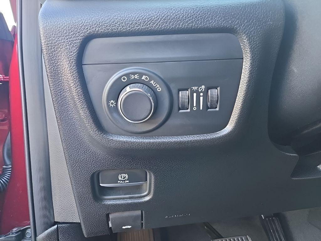 used 2024 Jeep Grand Cherokee car, priced at $32,485