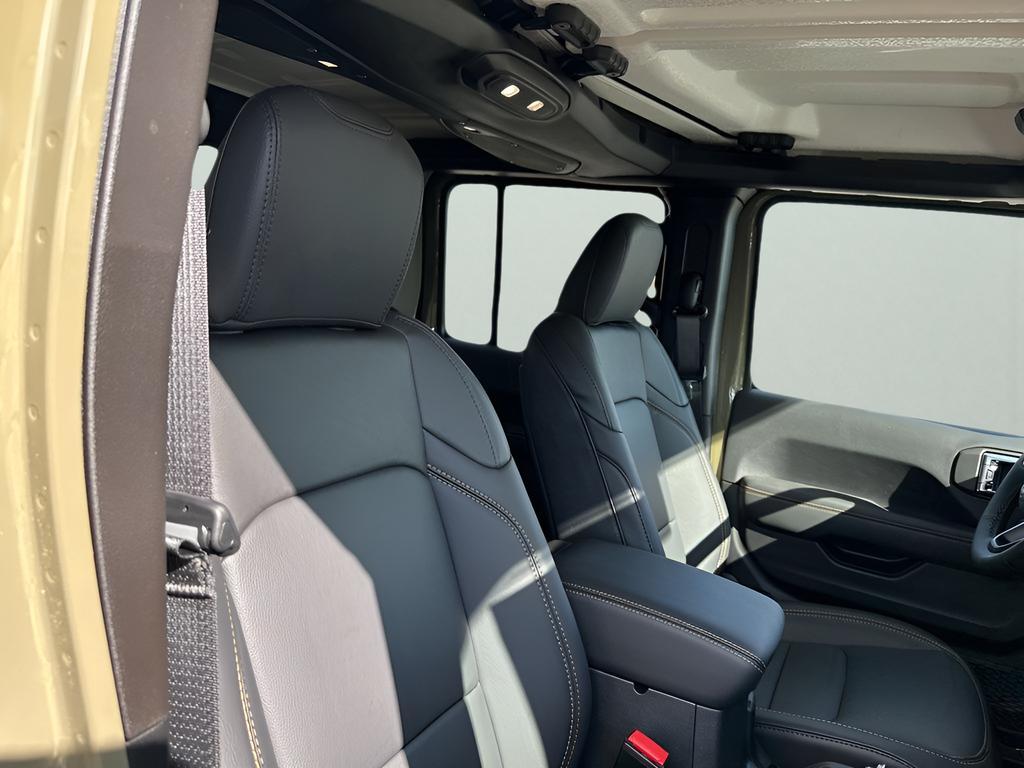 new 2025 Jeep Gladiator car, priced at $44,205