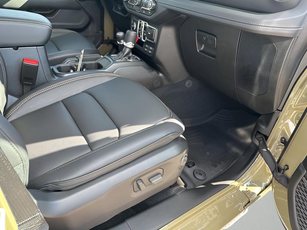 new 2025 Jeep Gladiator car, priced at $44,205