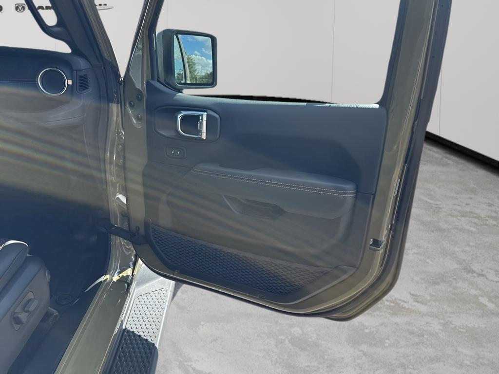 new 2025 Jeep Gladiator car, priced at $44,205