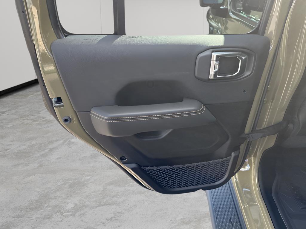 new 2025 Jeep Gladiator car, priced at $44,205