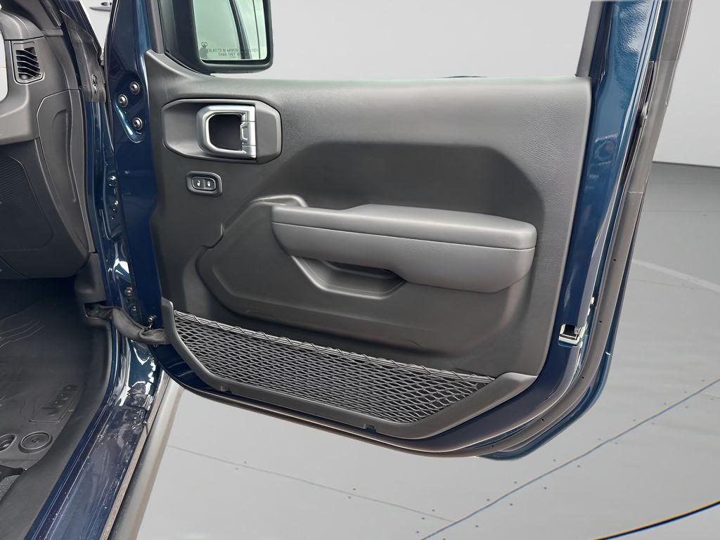 new 2025 Jeep Wrangler car, priced at $48,352
