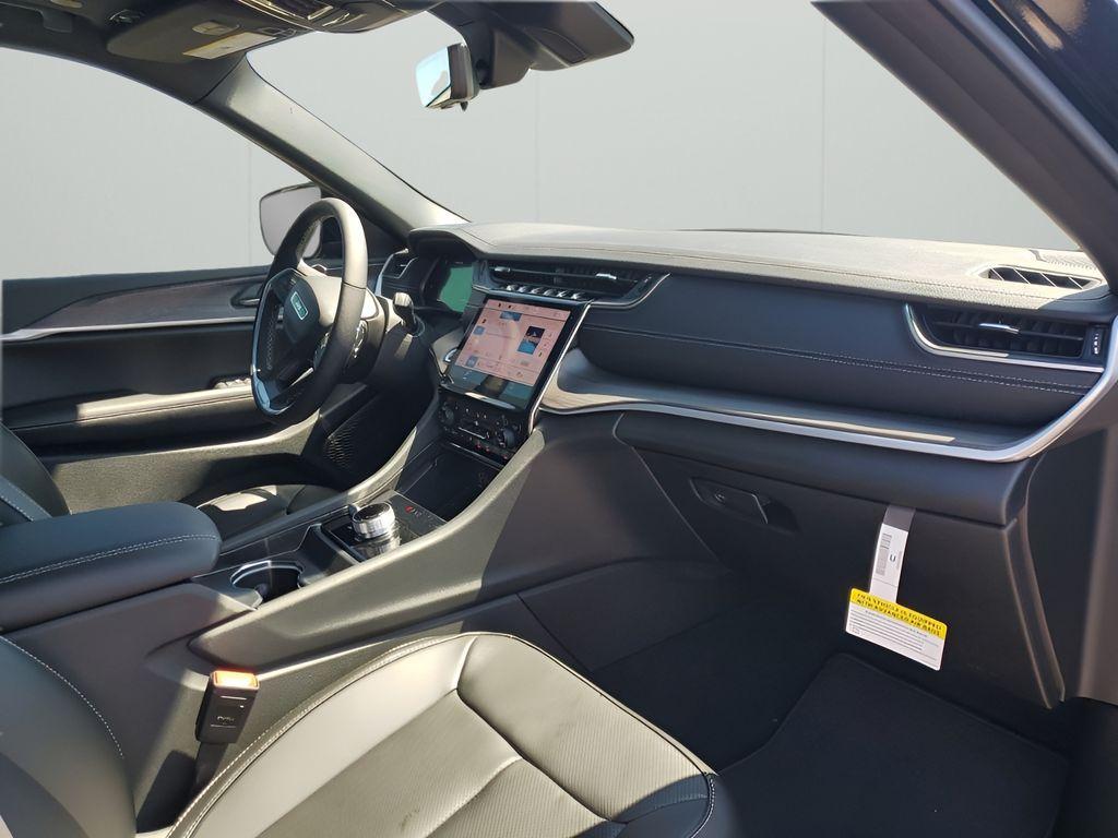 new 2025 Jeep Grand Cherokee car, priced at $49,744