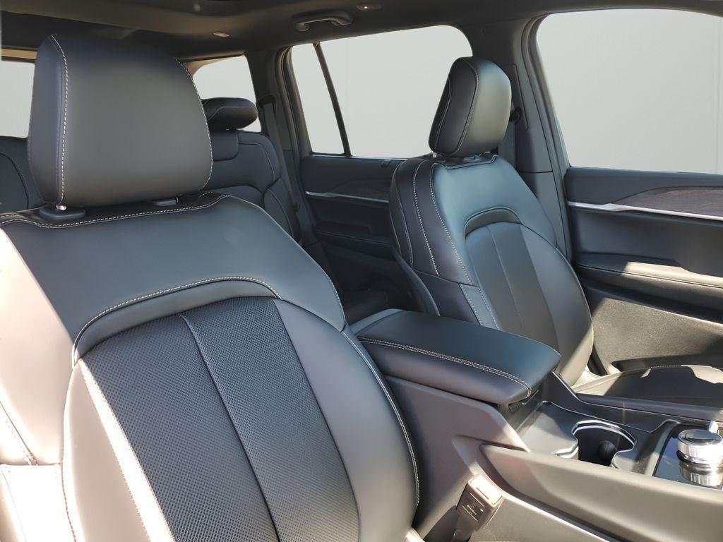 new 2025 Jeep Grand Cherokee car, priced at $49,744