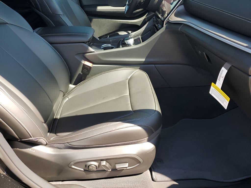 new 2025 Jeep Grand Cherokee car, priced at $49,744