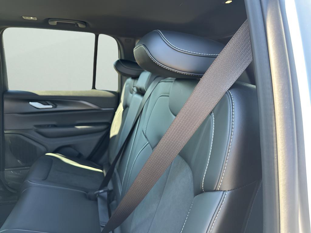 new 2025 Jeep Grand Cherokee car, priced at $39,991