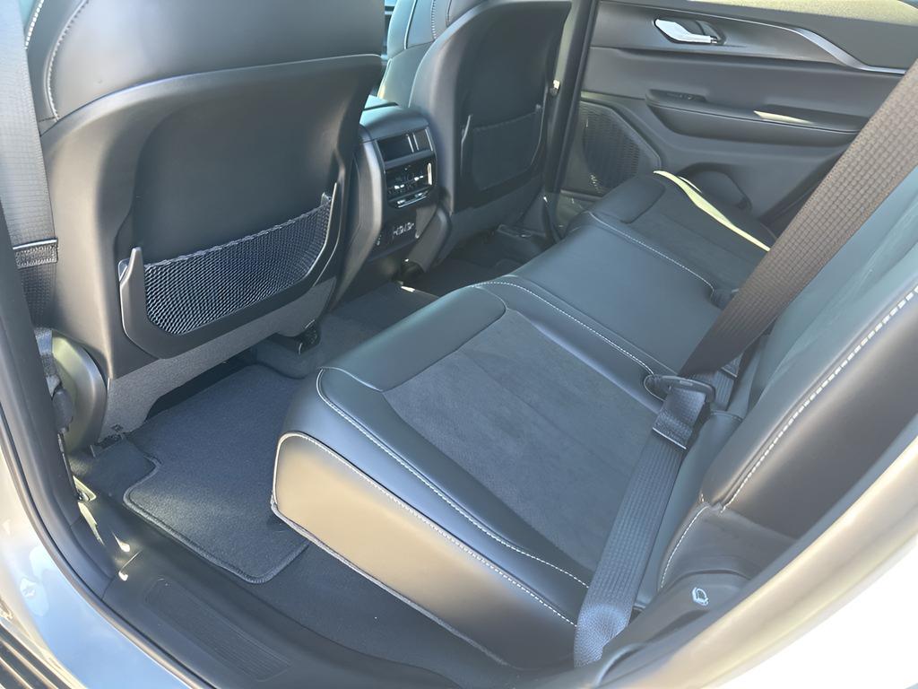 new 2025 Jeep Grand Cherokee car, priced at $39,991