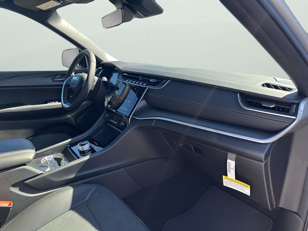 new 2025 Jeep Grand Cherokee car, priced at $39,991