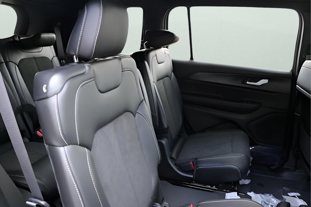 new 2025 Jeep Grand Cherokee L car, priced at $39,000