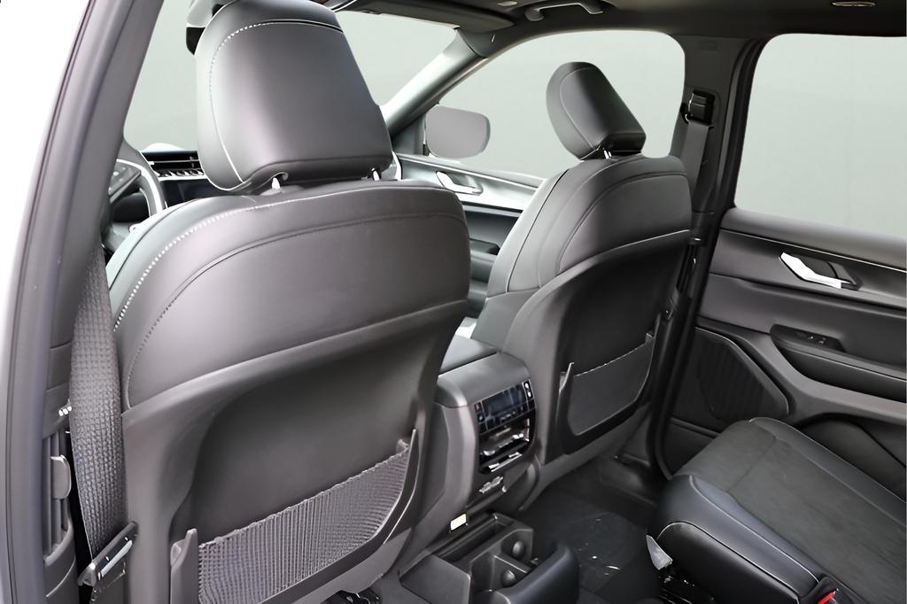 new 2025 Jeep Grand Cherokee L car, priced at $39,000