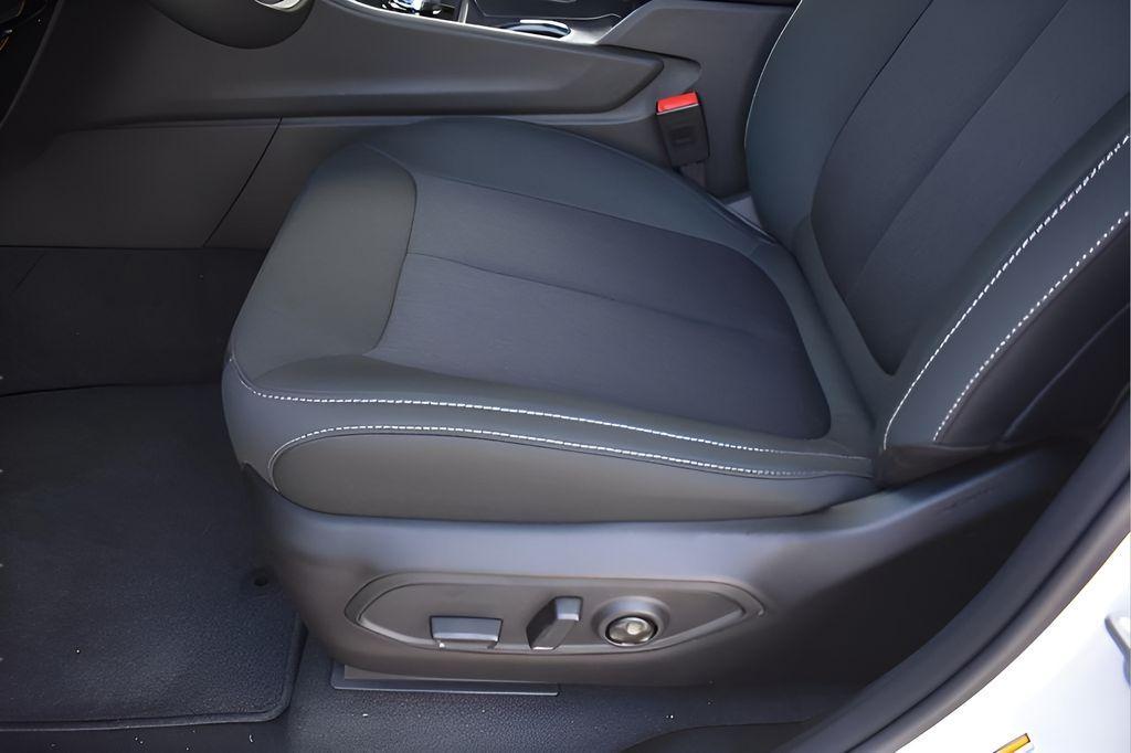 new 2025 Jeep Grand Cherokee car, priced at $37,528