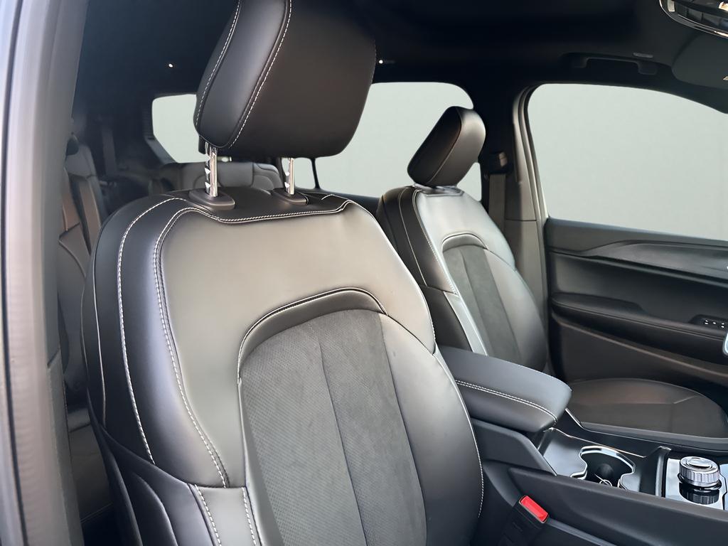 new 2025 Jeep Grand Cherokee L car, priced at $40,701