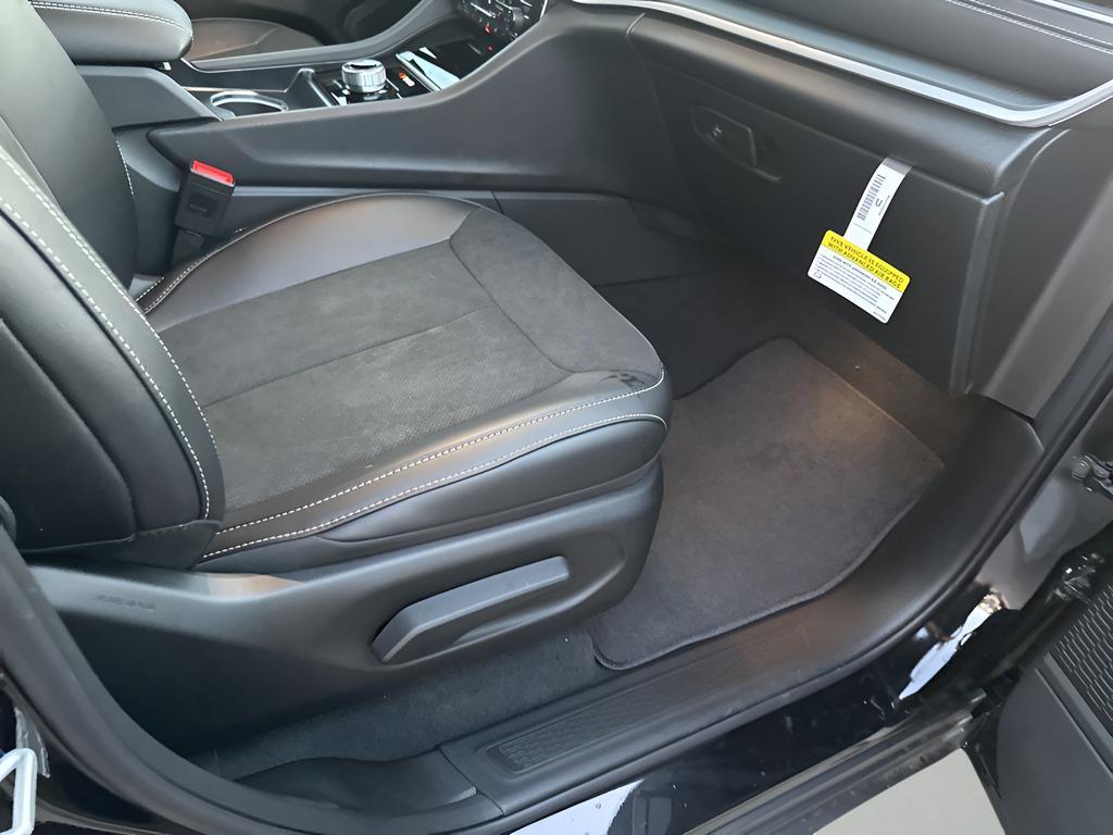 new 2025 Jeep Grand Cherokee L car, priced at $40,701