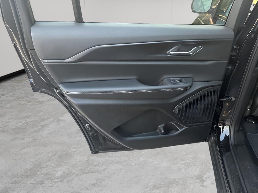 new 2025 Jeep Grand Cherokee L car, priced at $40,701