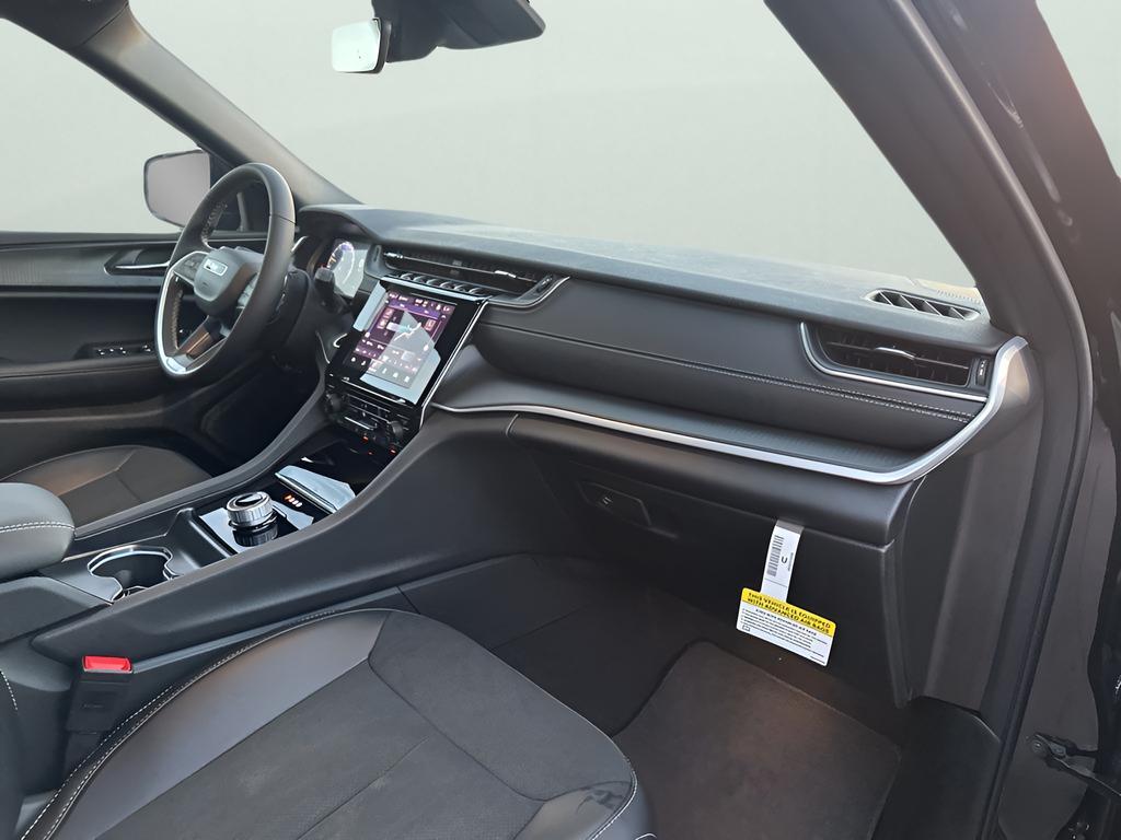 new 2025 Jeep Grand Cherokee L car, priced at $40,701