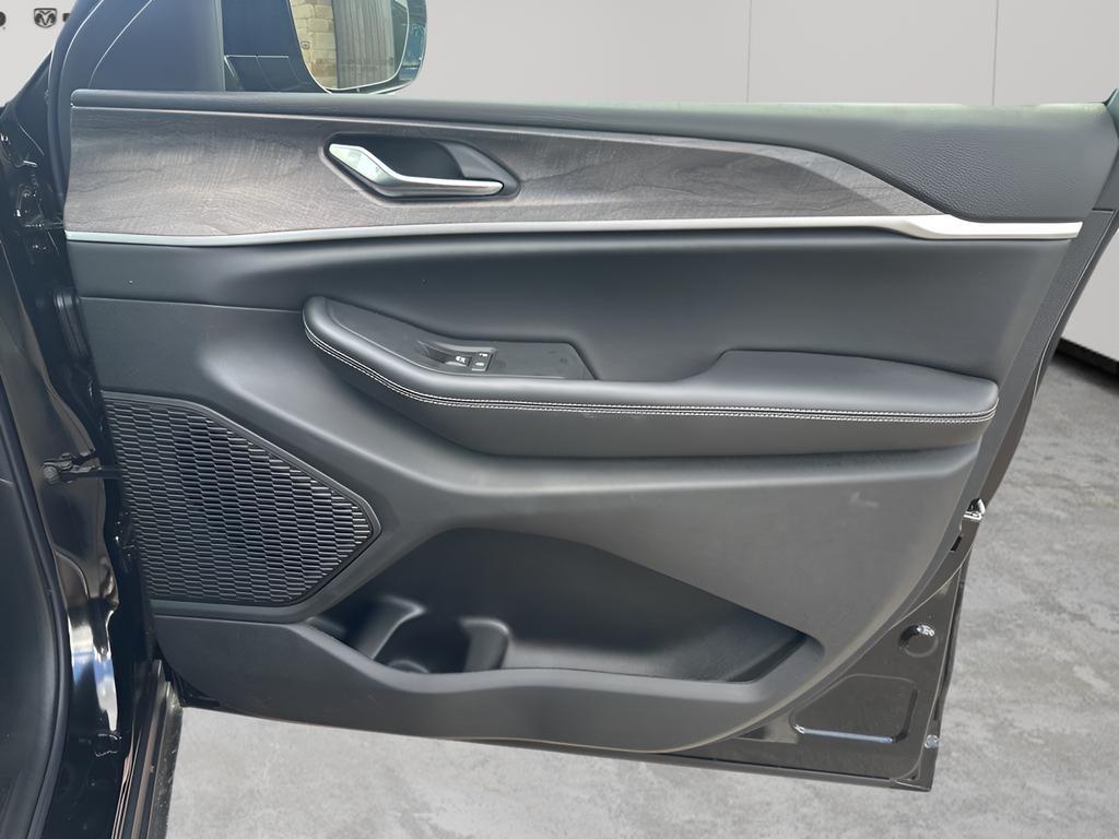 new 2025 Jeep Grand Cherokee L car, priced at $46,501