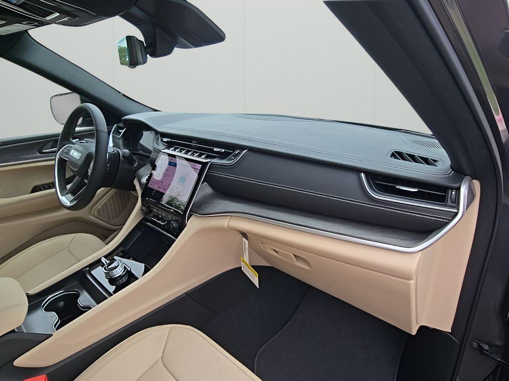 new 2025 Jeep Grand Cherokee car, priced at $50,946