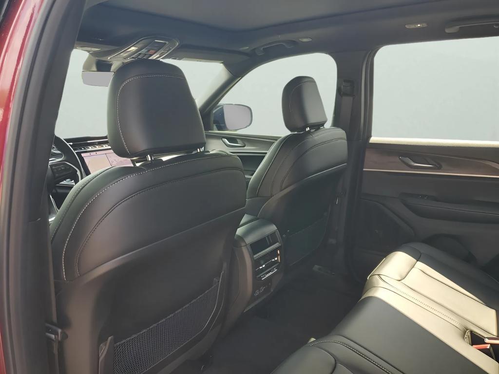 new 2025 Jeep Grand Cherokee car, priced at $37,413