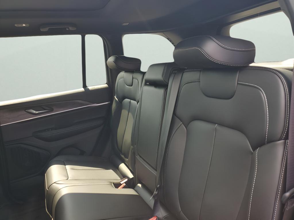 new 2025 Jeep Grand Cherokee car, priced at $37,413