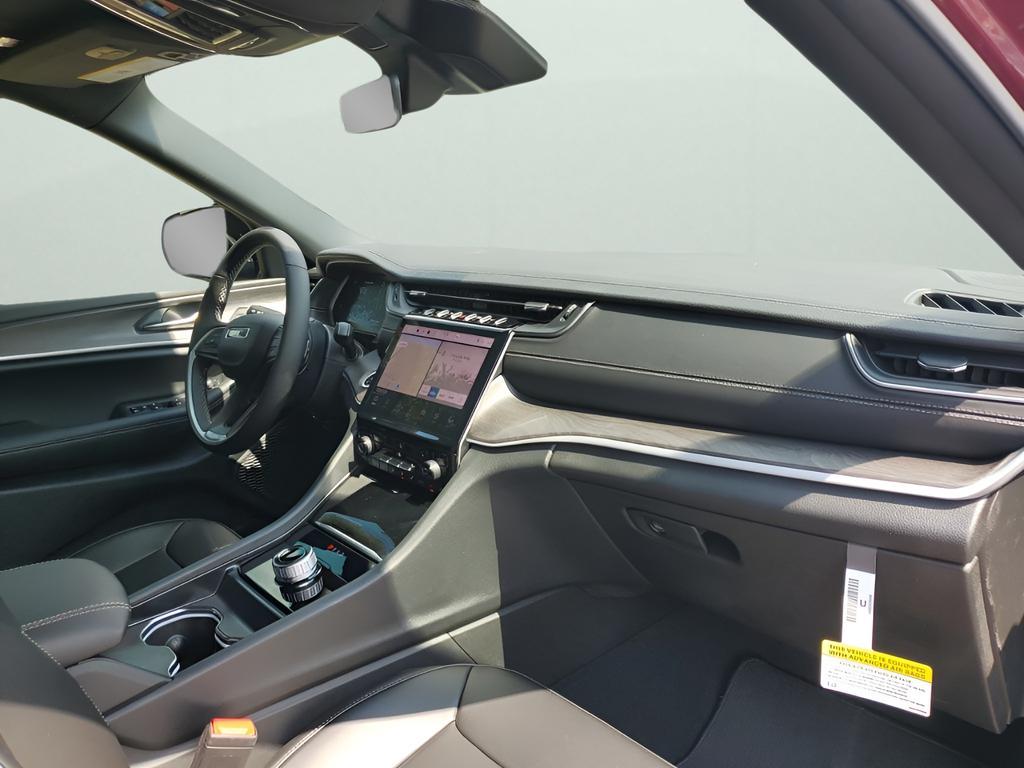 new 2025 Jeep Grand Cherokee car, priced at $37,413