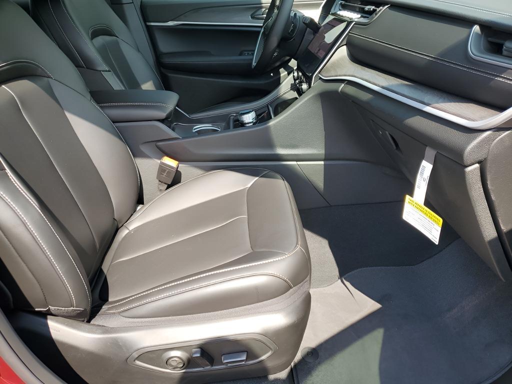 new 2025 Jeep Grand Cherokee car, priced at $37,413