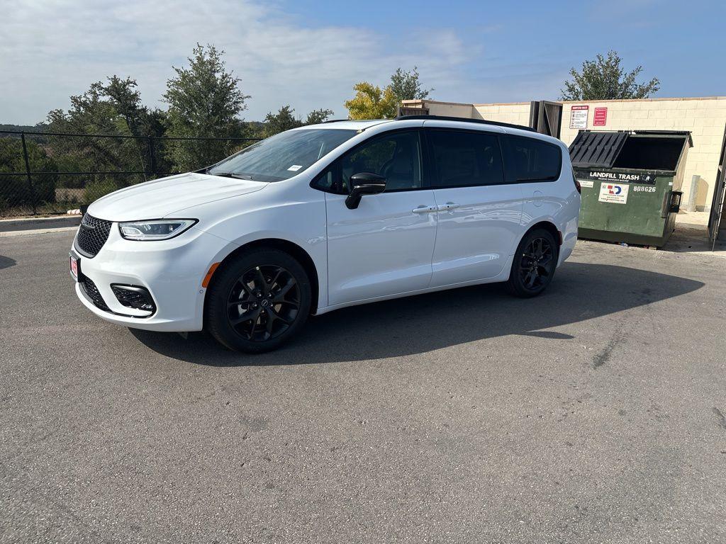 new 2026 Chrysler Pacifica car, priced at $50,046