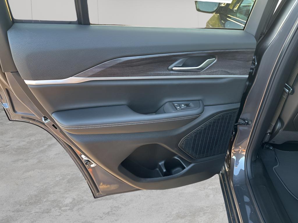 new 2025 Jeep Grand Cherokee car, priced at $43,110