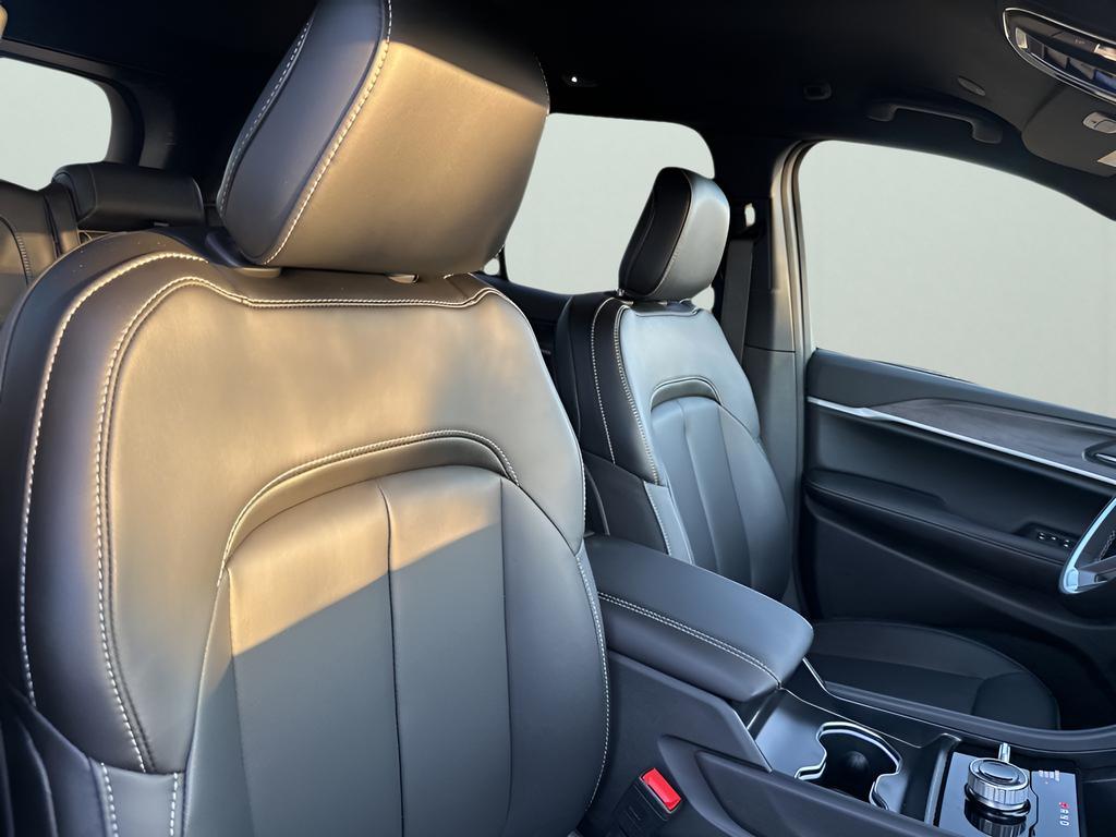 new 2025 Jeep Grand Cherokee car, priced at $43,110
