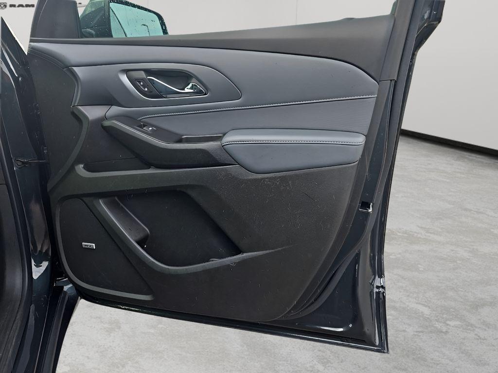used 2021 Chevrolet Traverse car, priced at $30,555