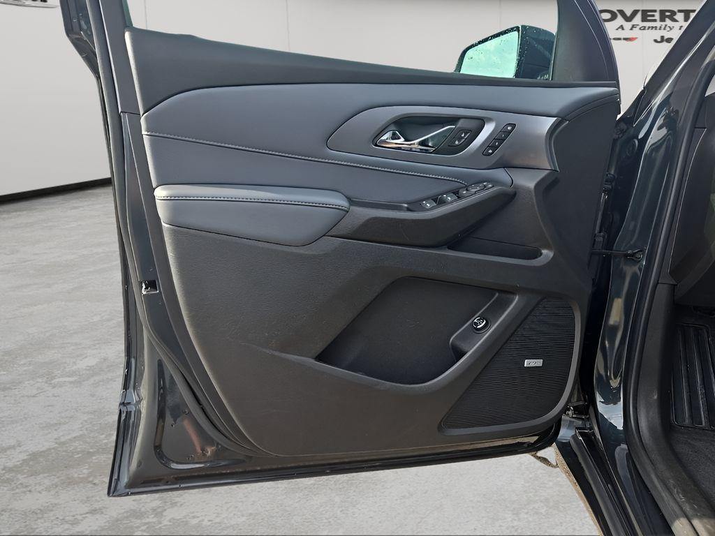 used 2021 Chevrolet Traverse car, priced at $30,555