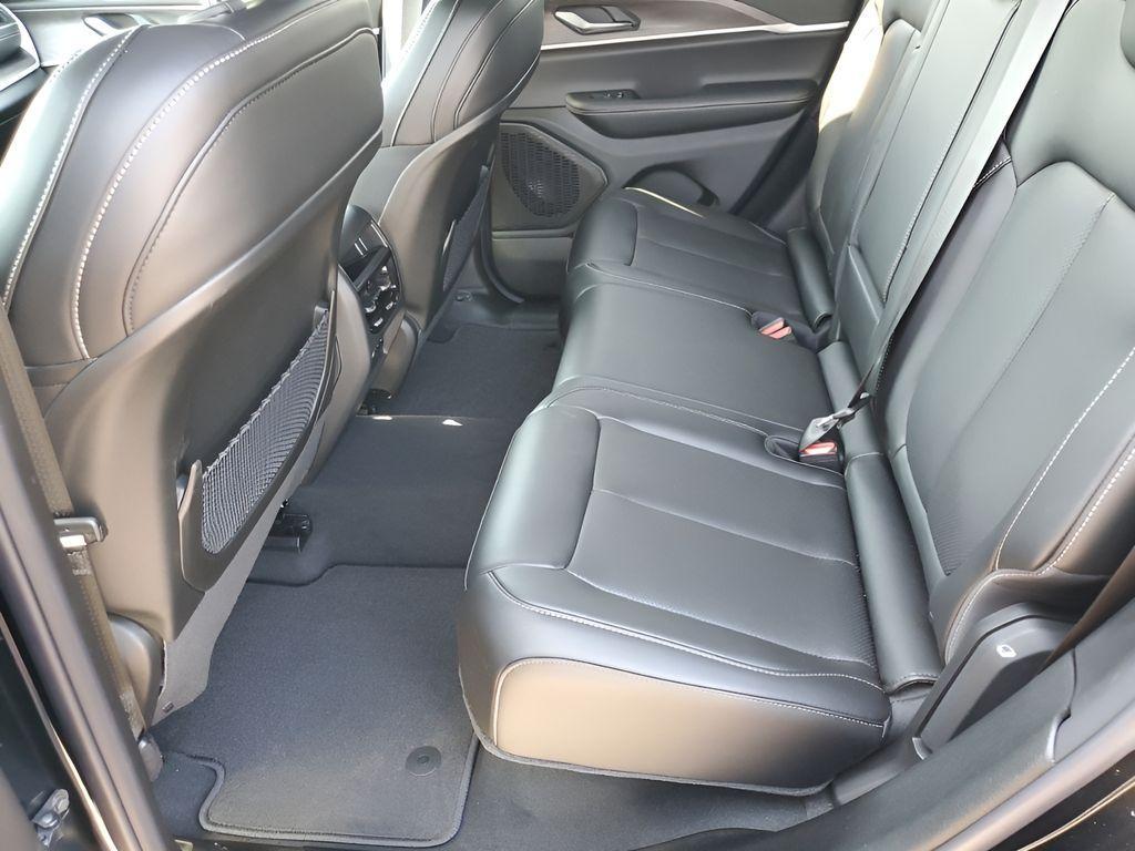 new 2025 Jeep Grand Cherokee car, priced at $40,560