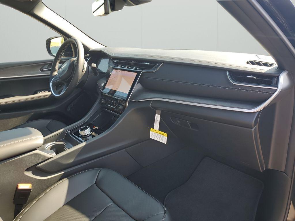 new 2025 Jeep Grand Cherokee car, priced at $40,560