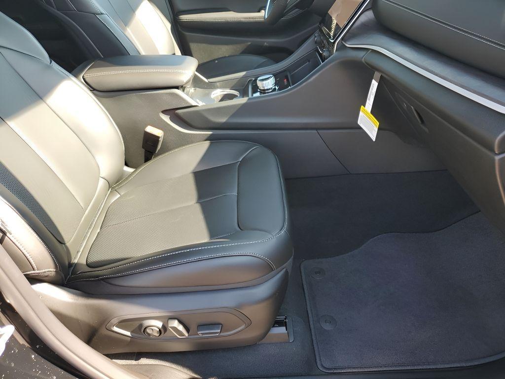 new 2025 Jeep Grand Cherokee car, priced at $40,560