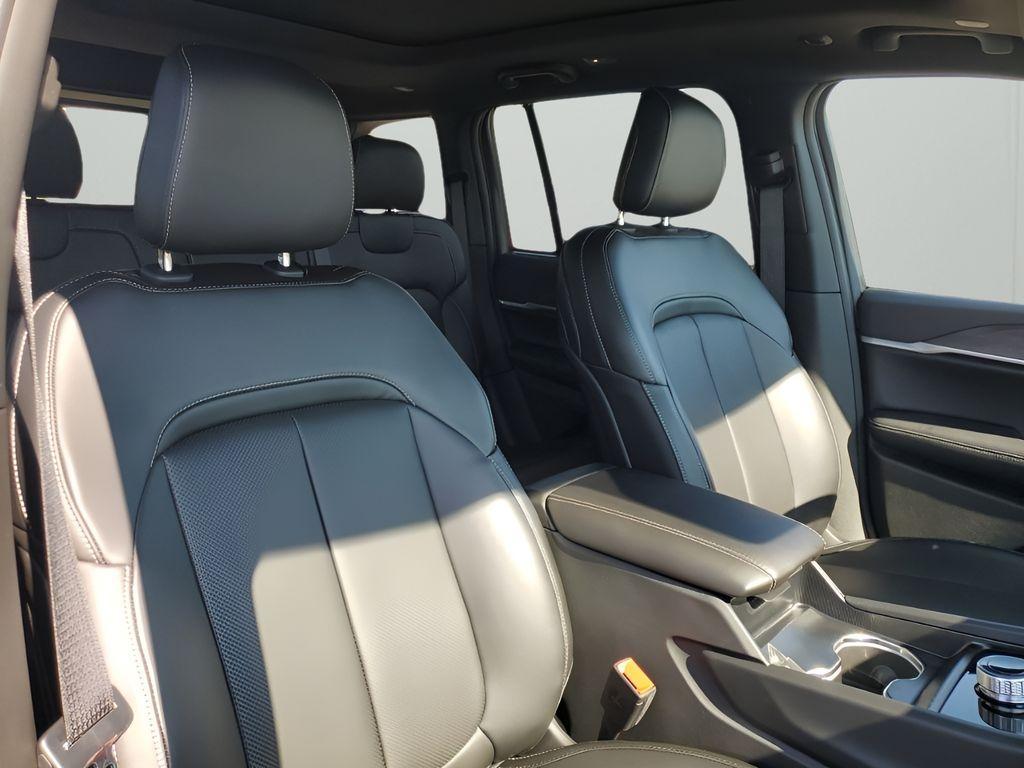 new 2025 Jeep Grand Cherokee car, priced at $40,560